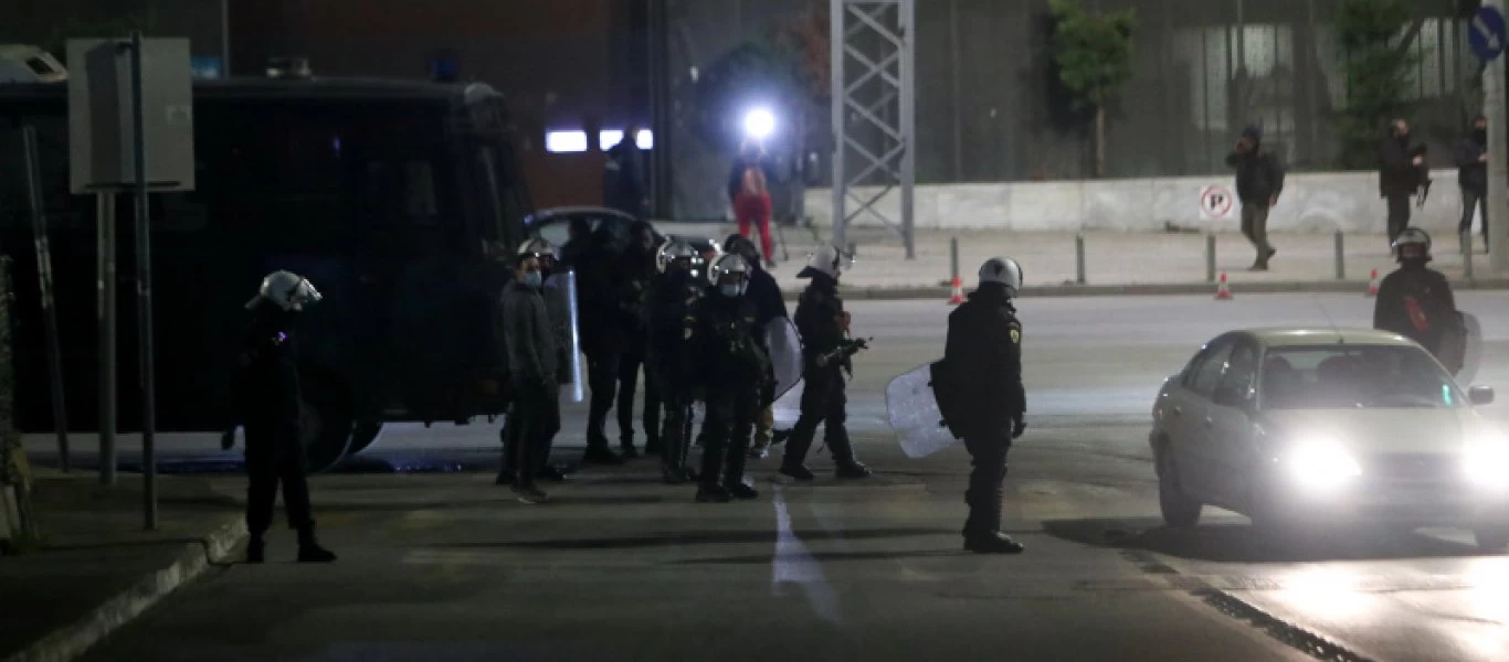 Πεδίο μάχης το ΑΠΘ: Οι έντονες αντιδράσεις των φοιτητών οδήγησαν στην αποχώρηση των δυνάμεων ασφαλείας